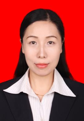 插入一张像素较高的蓝/红底免冠证件照(如不会插入照片请将电子照片单独发刘叶楠)